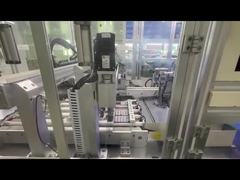 Robot baterai lithium Penyimpanan Energi bertegangan tinggi sedang mengelas