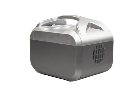 UL / CE Disetujui 576Wh AC Output Power Fast Charge Dalam 3 Jam Portable Solar Power Station Dengan Lampu LED Untuk RV