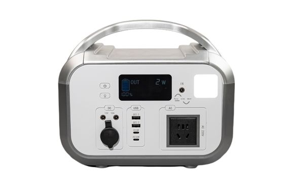 Lampu kilat LED Recharge Lifepo4 Silinder Dengan 3 Soket AC Baterai Power Bank Untuk Smartphone