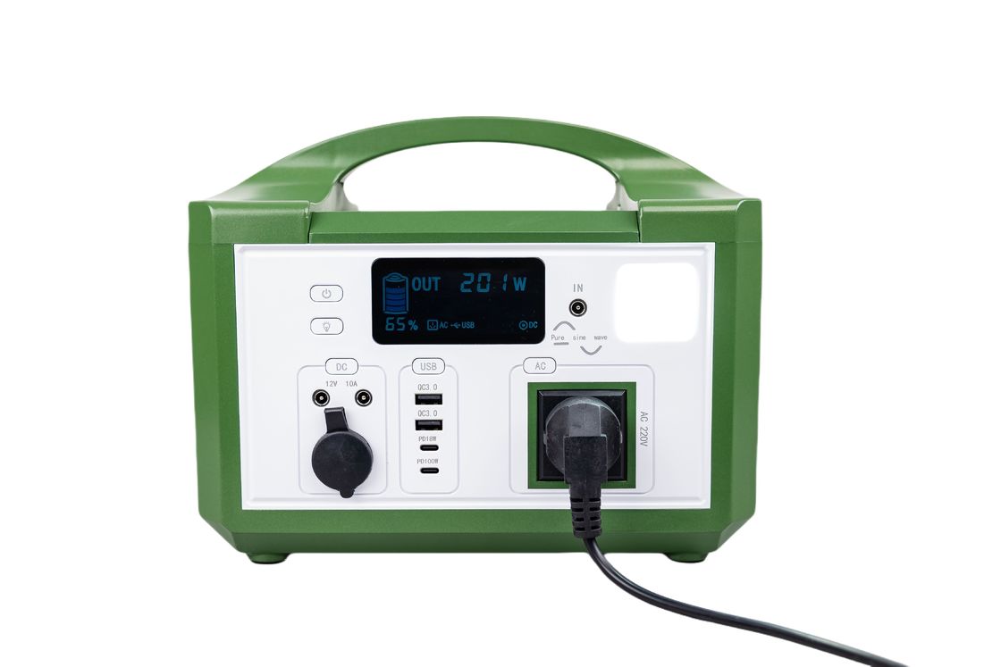 CE Disetujui Wireless Charging Uninterrupted Portable Solar Power Bank Dengan Case Plastik Hijau Untuk UPS Backup System