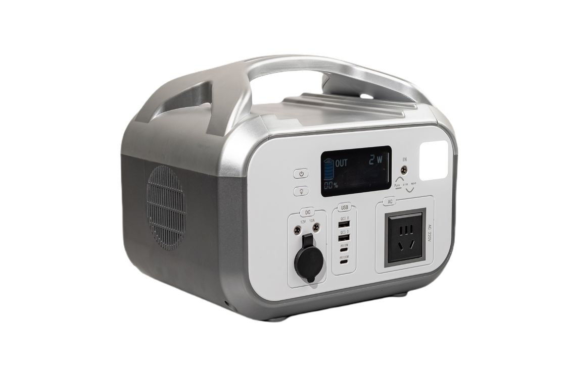 UL / CE Disetujui 576Wh AC Output Power Fast Charge Dalam 3 Jam Portable Solar Power Station Dengan Lampu LED Untuk RV