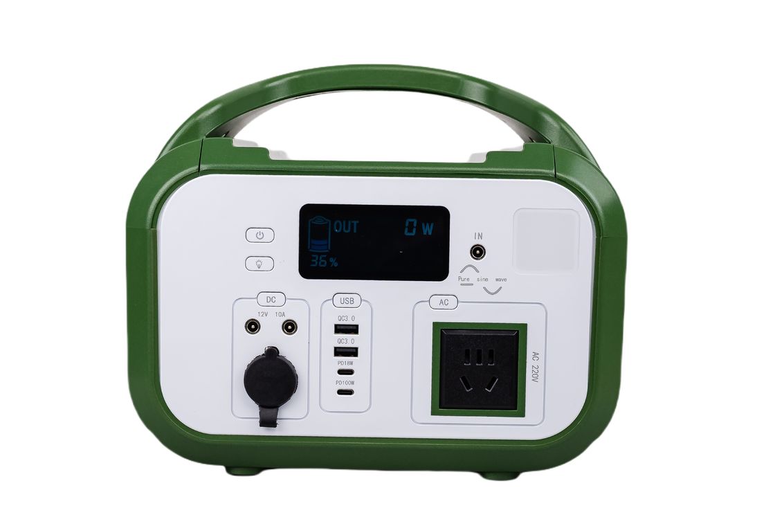 Lampu kilat LED Recharge Lifepo4 Silinder Dengan 3 Soket AC Baterai Power Bank Untuk Smartphone